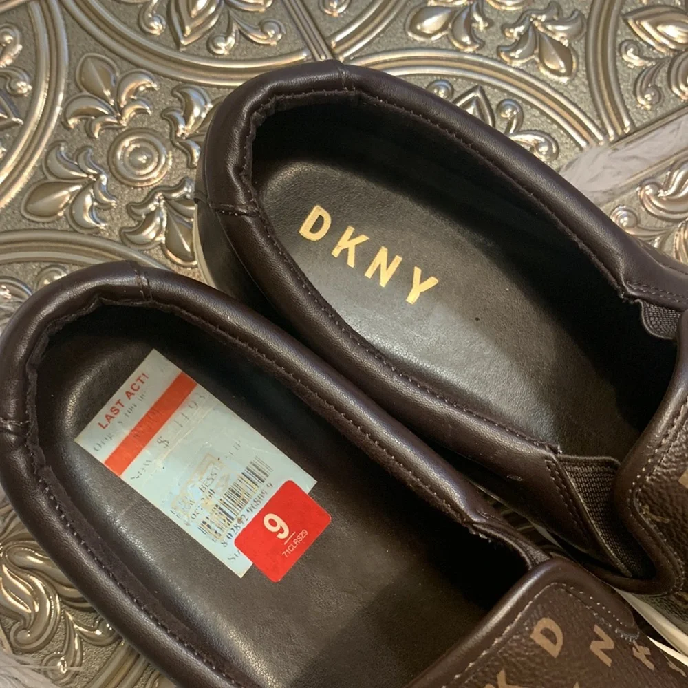 🌹DKNY • Signature Women’s Dark Brown Leather Monogram Slip-On Sneakers.• •